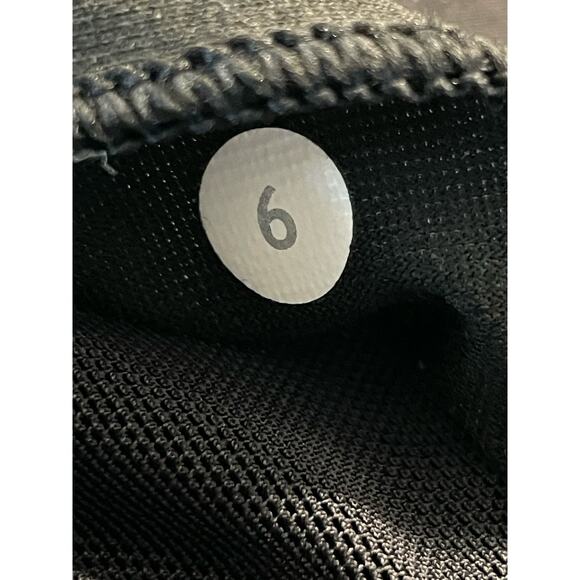 Lululemon  Black Tank top size 6 with built in sports bra - Picture 7 of 7